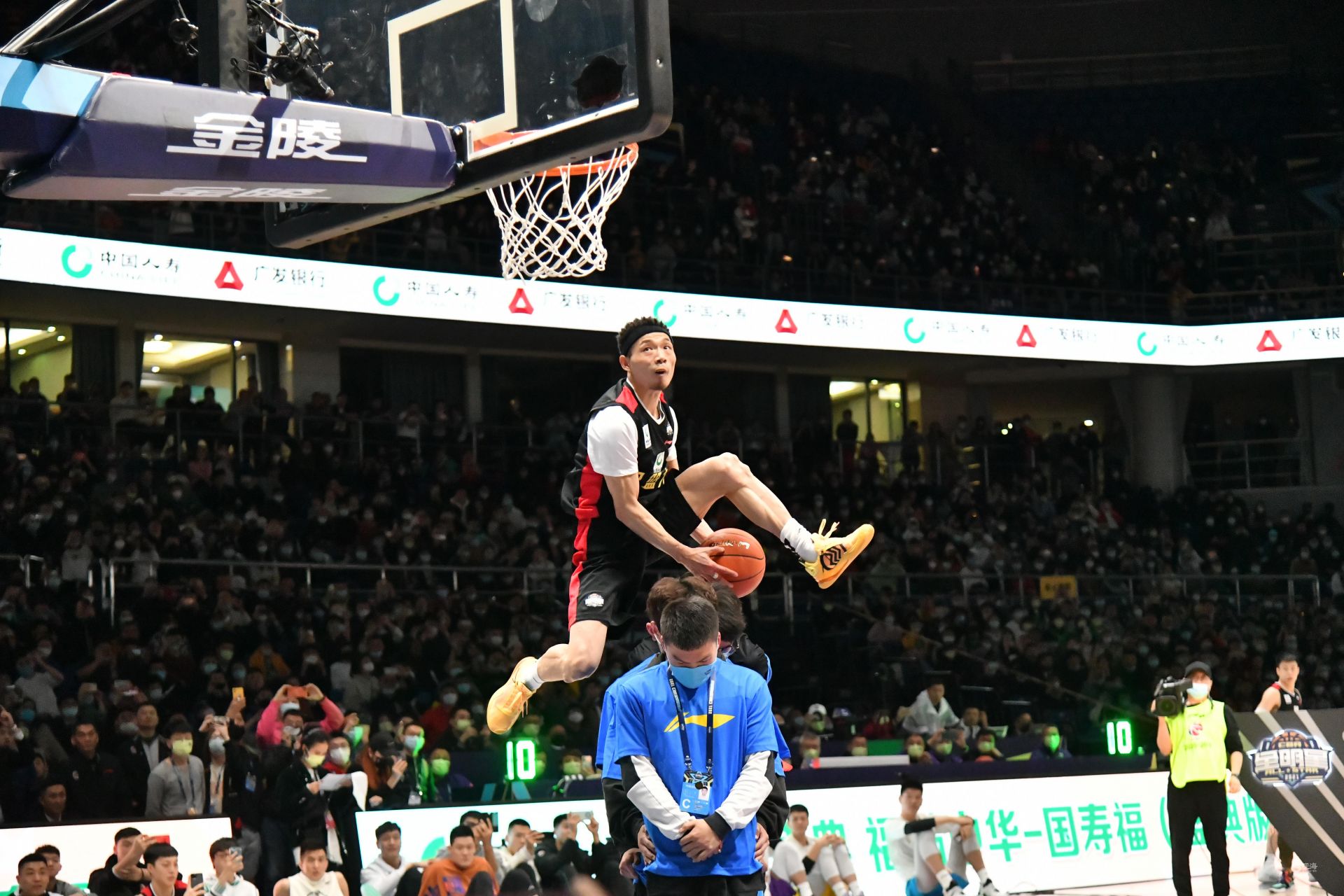 让勇士的阵 让勇士的阵